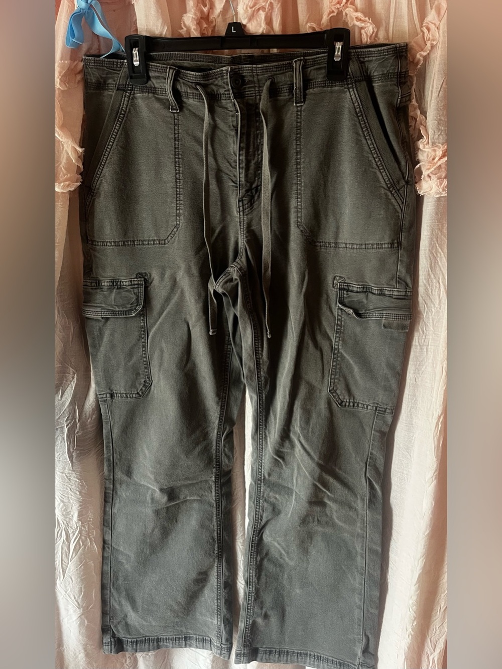 American Eagle gray cargo pants throwback 2000’s utilitarian style